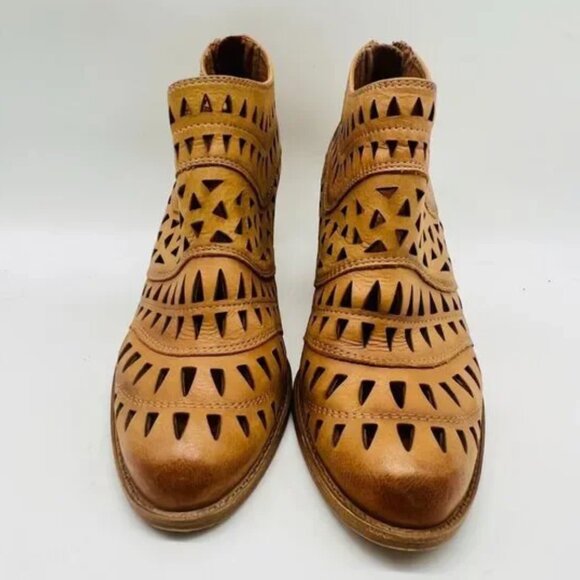 Sofft Boots Womens 8 Brown Leather Ankle Booties Laser Cut Heels Comfort Shoes - Picture 3 of 12